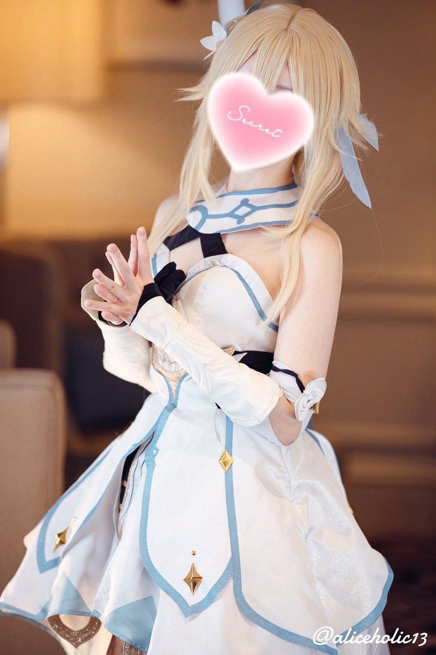 Aliceholic13 cosplay